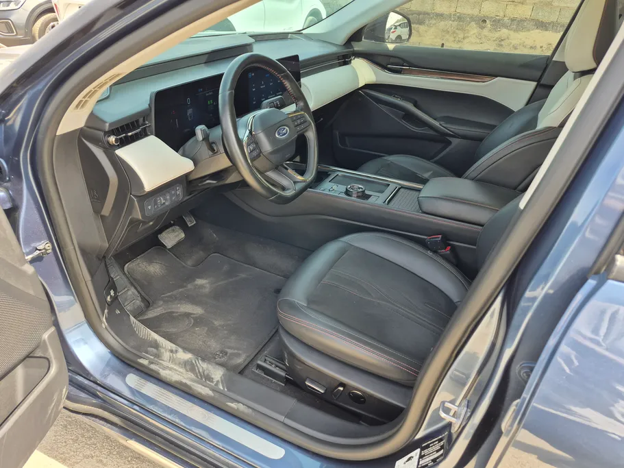 2023 Ford Taurus Titanium 