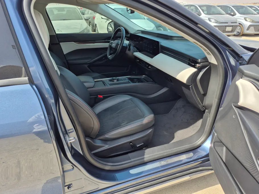 2023 Ford Taurus Titanium 