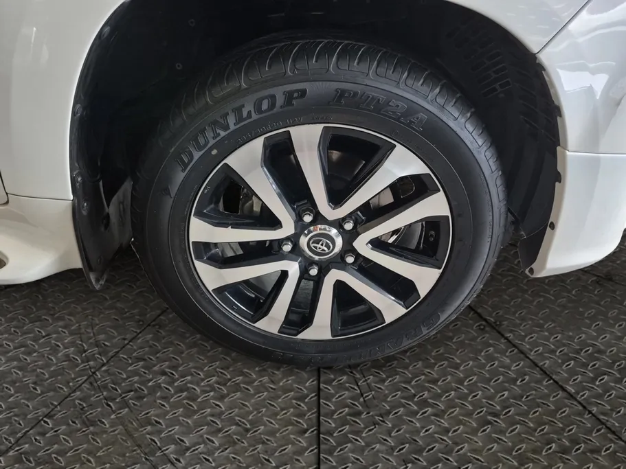 2019 Toyota Land Cruiser Grand Touring 