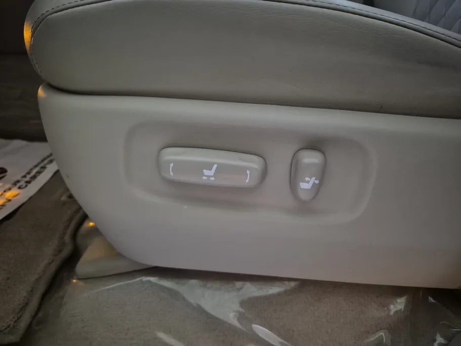 2019 Toyota Land Cruiser Grand Touring 