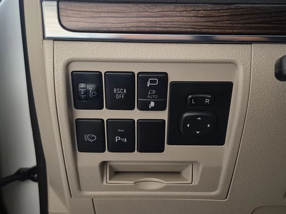 2019 Toyota Land Cruiser Grand Touring 