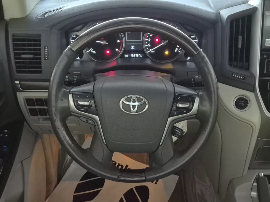 2019 Toyota Land Cruiser Grand Touring 