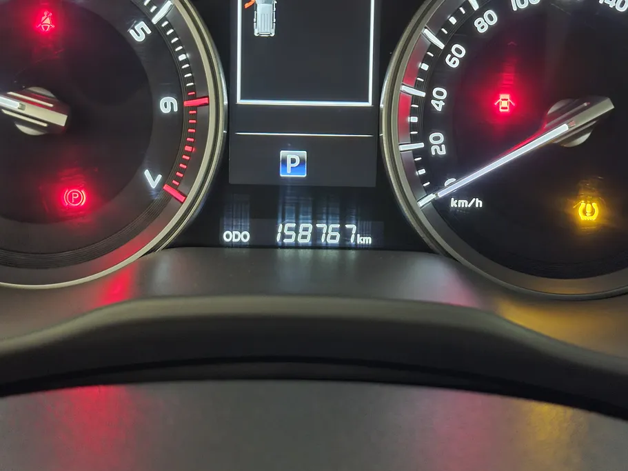 2019 Toyota Land Cruiser Grand Touring 