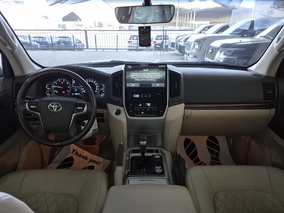 2019 Toyota Land Cruiser Grand Touring 