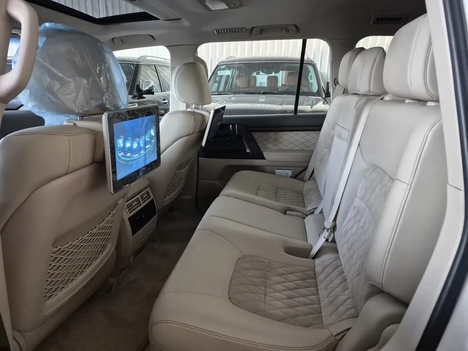 2019 Toyota Land Cruiser Grand Touring 