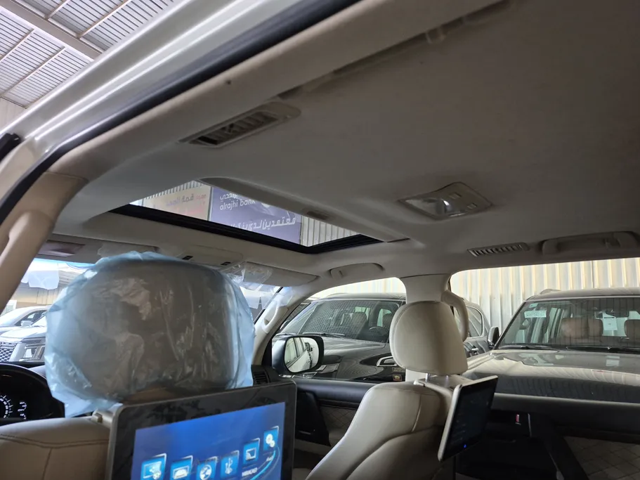 2019 Toyota Land Cruiser Grand Touring 