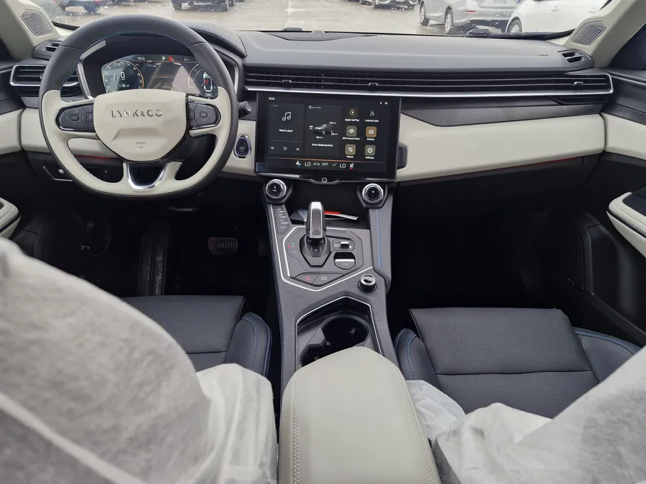 2024 Lynk and Co 01 Louder Pro 