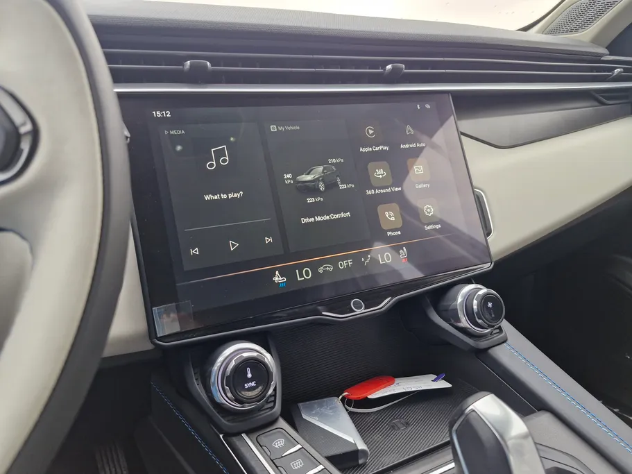 2024 Lynk and Co 01 Louder Pro 