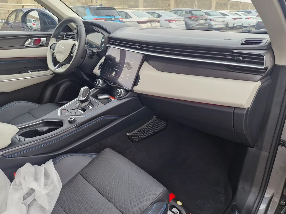 2024 Lynk and Co 01 Louder Pro 