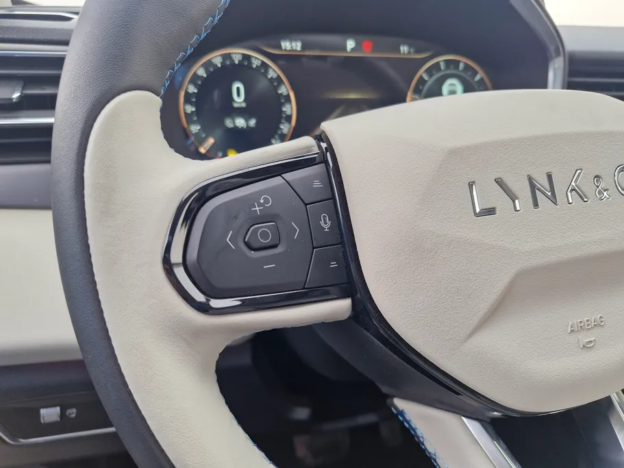 2024 Lynk and Co 01 Louder Pro 