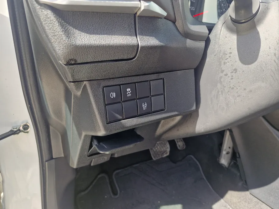 2023 Toyota Yaris  Y 