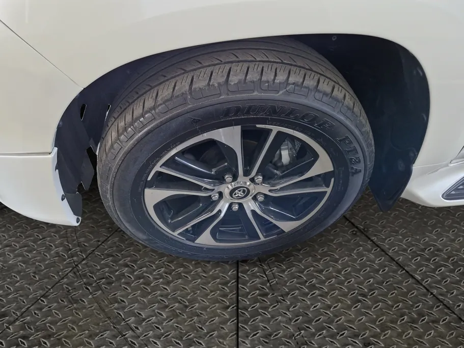 2021 Toyota Land Cruiser Grand Touring 