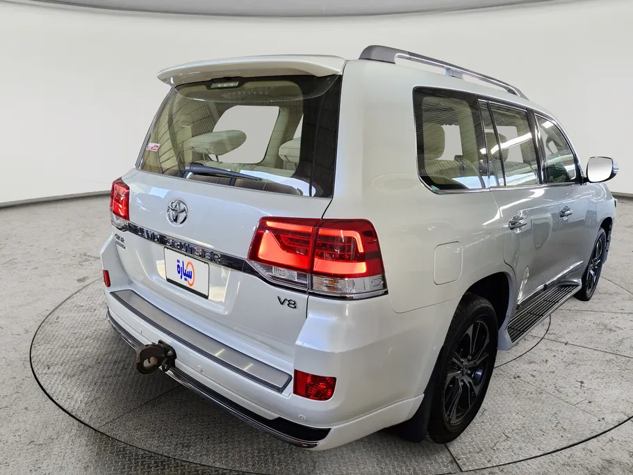 تويوتا لاندكروزر Grand Touring 2021 