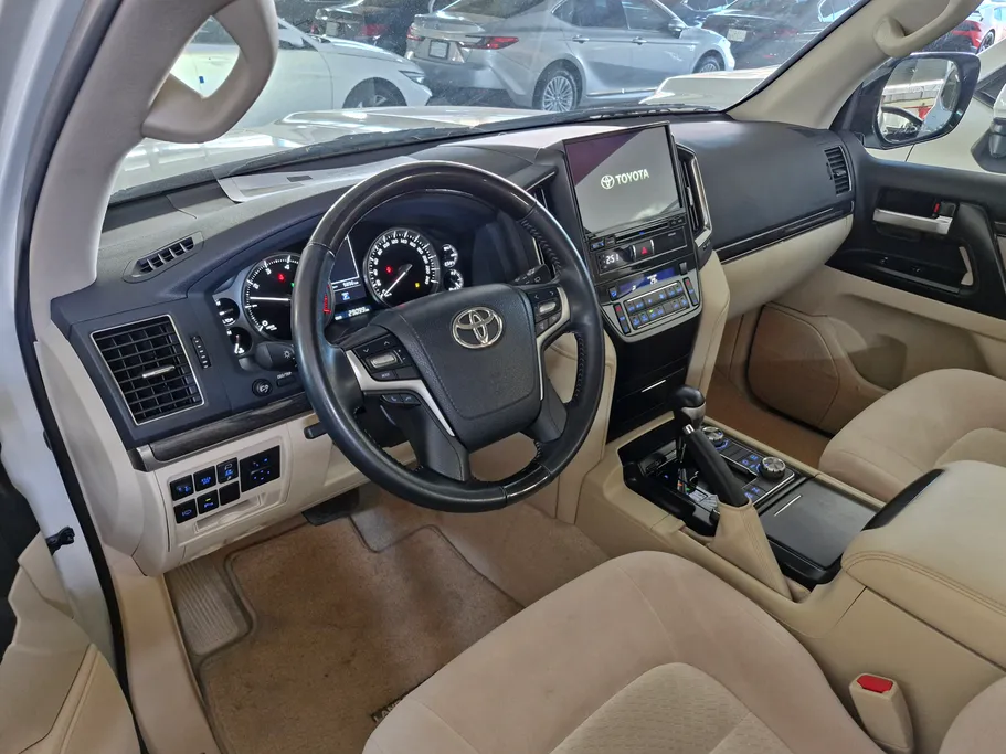2021 Toyota Land Cruiser Grand Touring 