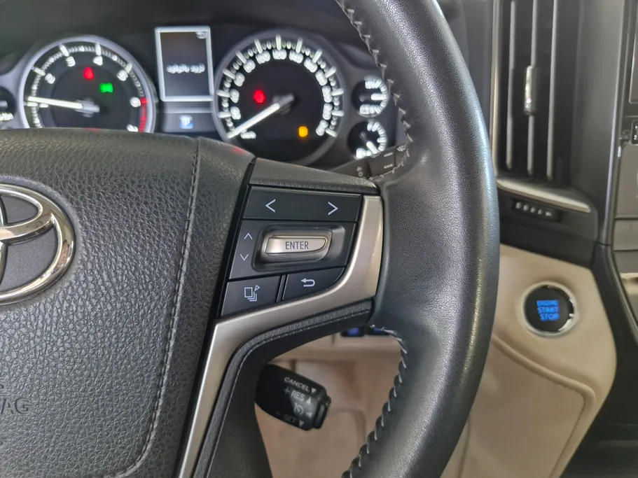 2021 Toyota Land Cruiser Grand Touring 