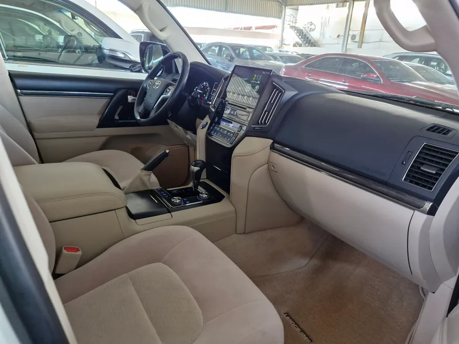 2021 Toyota Land Cruiser Grand Touring 