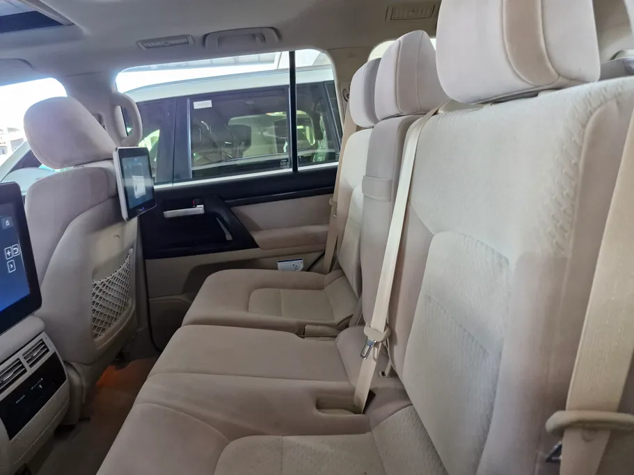 2021 Toyota Land Cruiser Grand Touring 