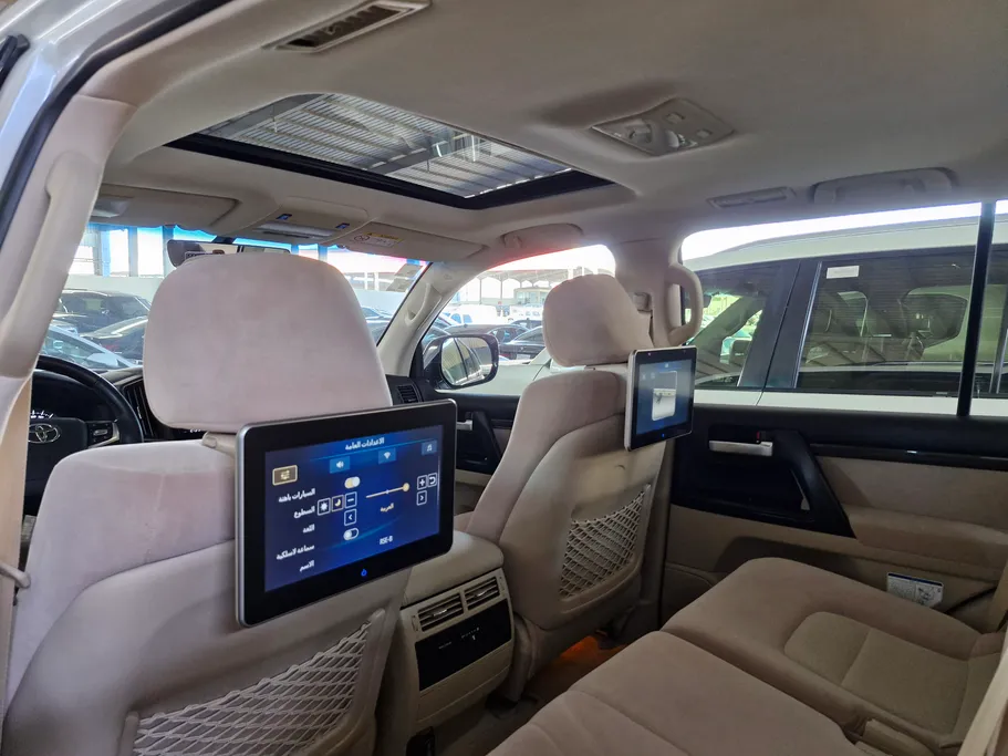 2021 Toyota Land Cruiser Grand Touring 