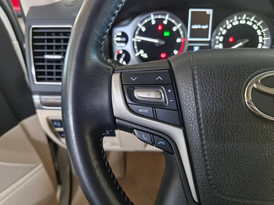 2021 Toyota Land Cruiser Grand Touring 