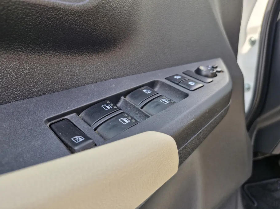 تويوتا يارس Y 2023 