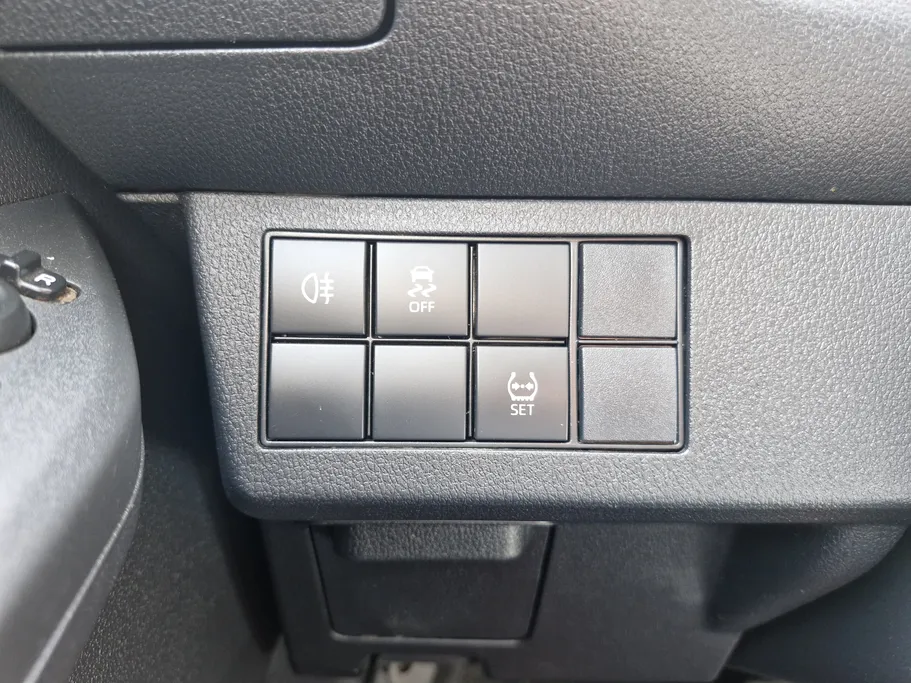 تويوتا يارس Y 2023 