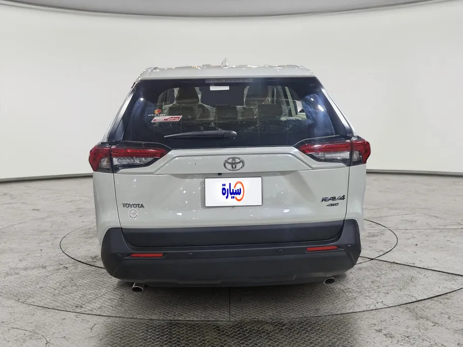 تويوتا راف فور LE 2022 