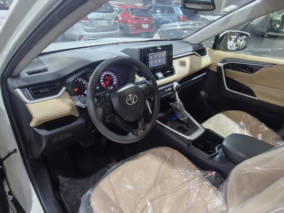 تويوتا راف فور LE 2022 