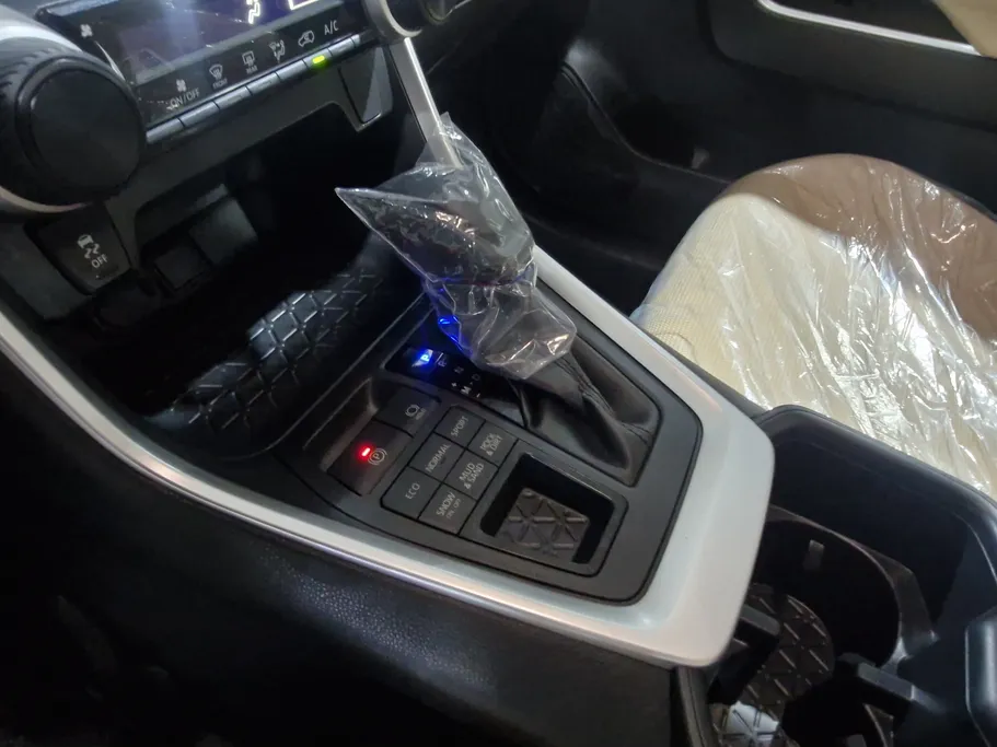 تويوتا راف فور LE 2022 