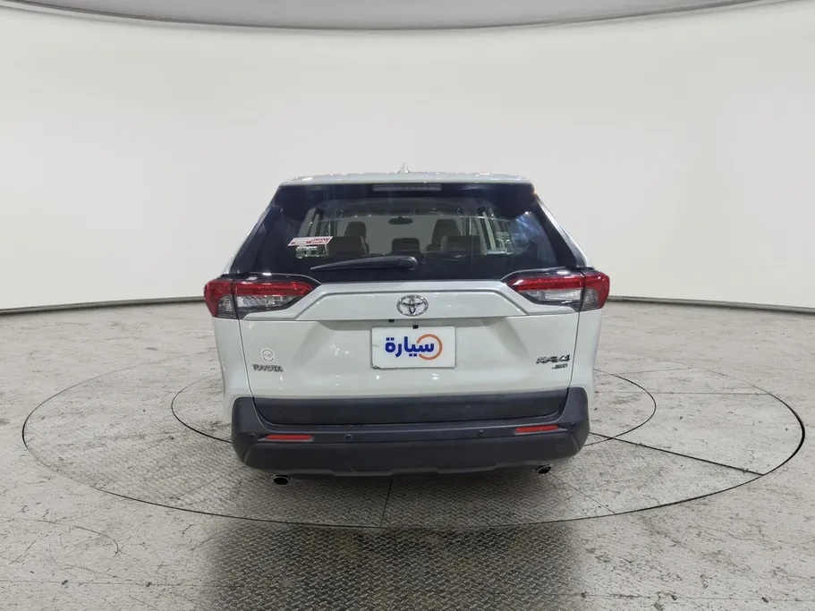 تويوتا راف فور LE 2022 