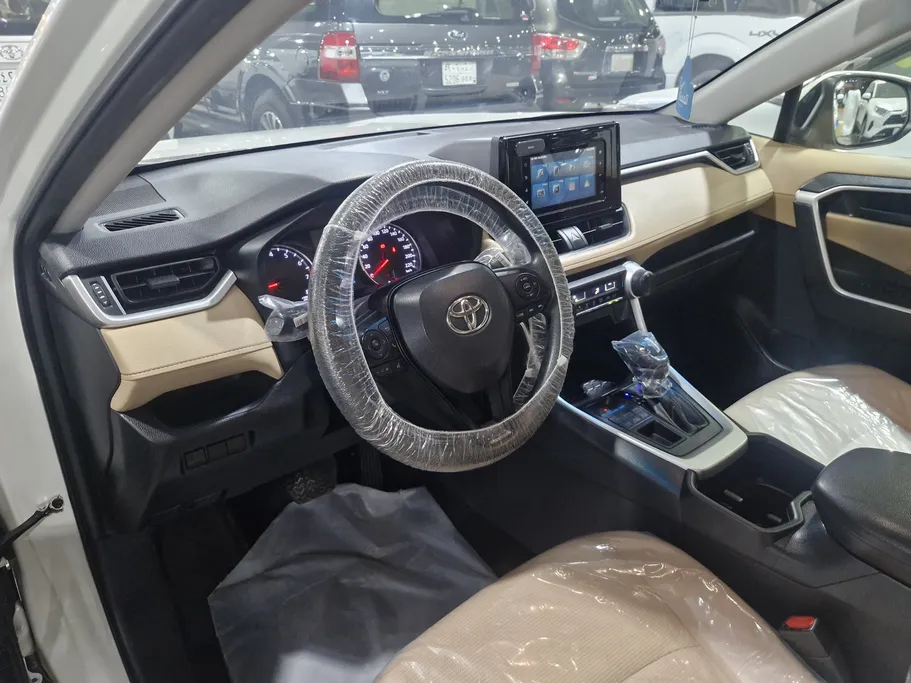 تويوتا راف فور LE 2022 