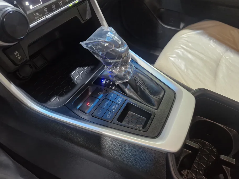 تويوتا راف فور LE 2022 