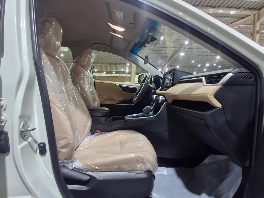 تويوتا راف فور LE 2022 