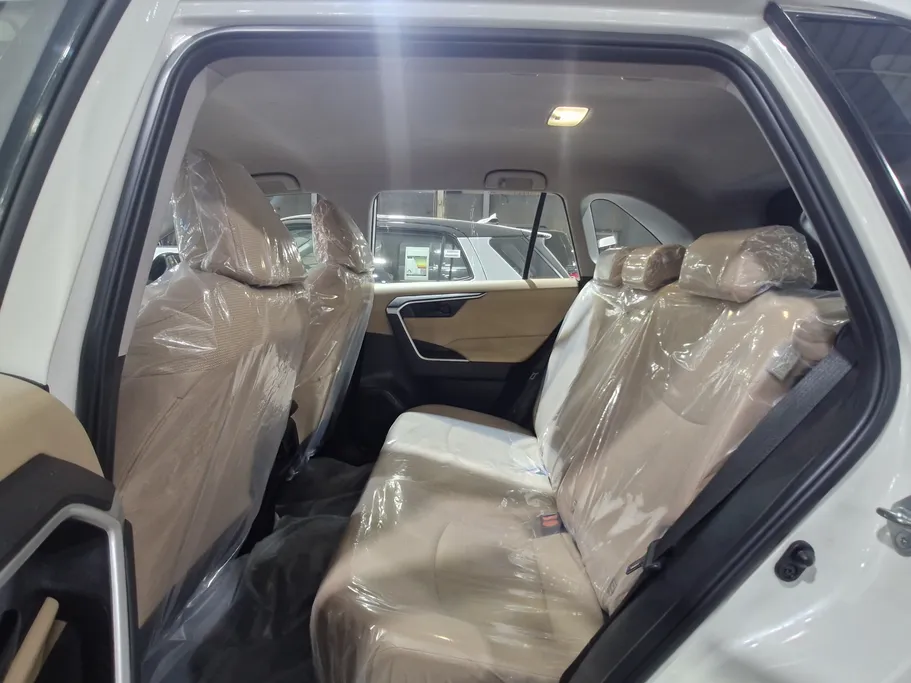 تويوتا راف فور LE 2022 