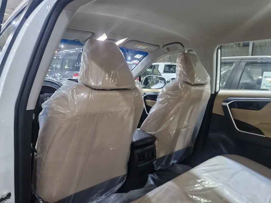 تويوتا راف فور LE 2022 