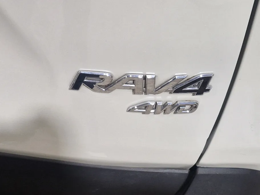 تويوتا راف فور LE 2022 