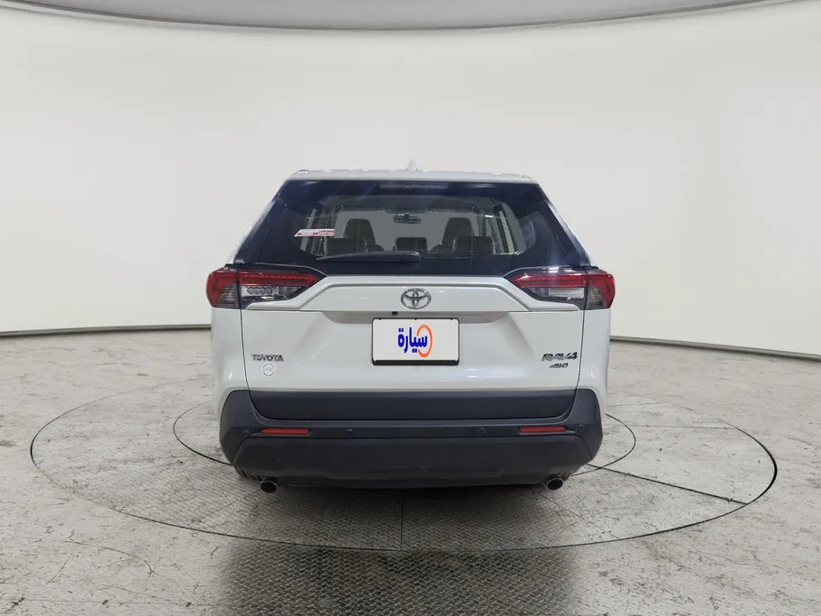 تويوتا راف فور LE 2022 
