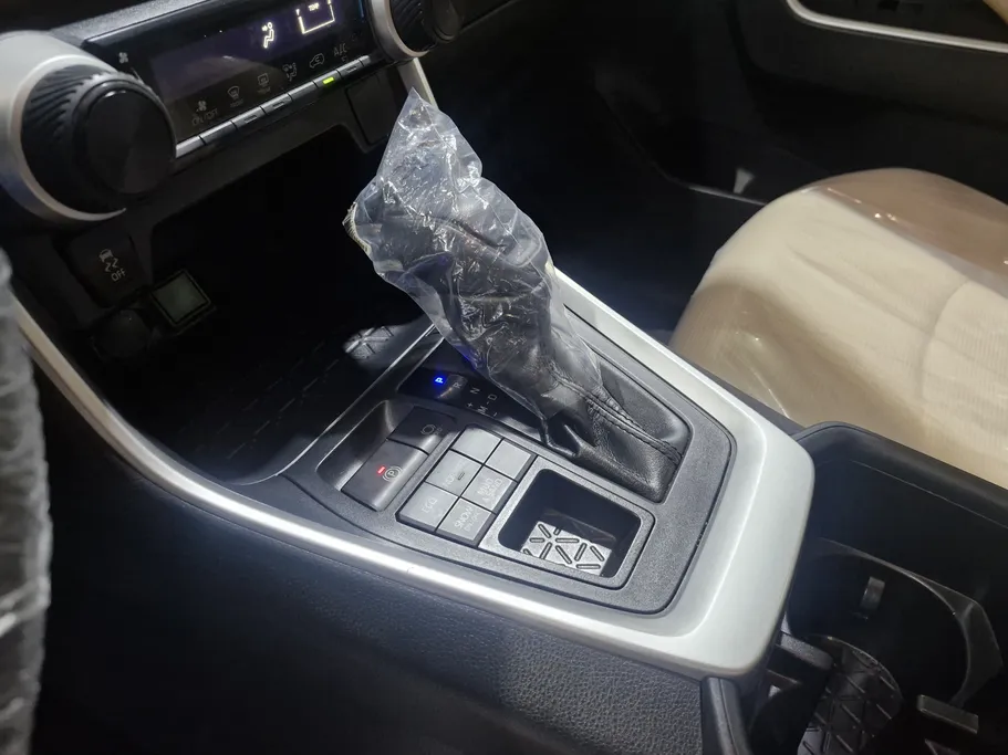 تويوتا راف فور LE 2022 