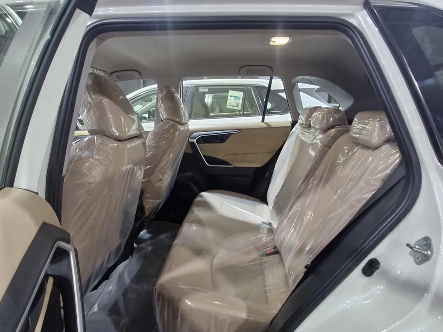 تويوتا راف فور LE 2022 