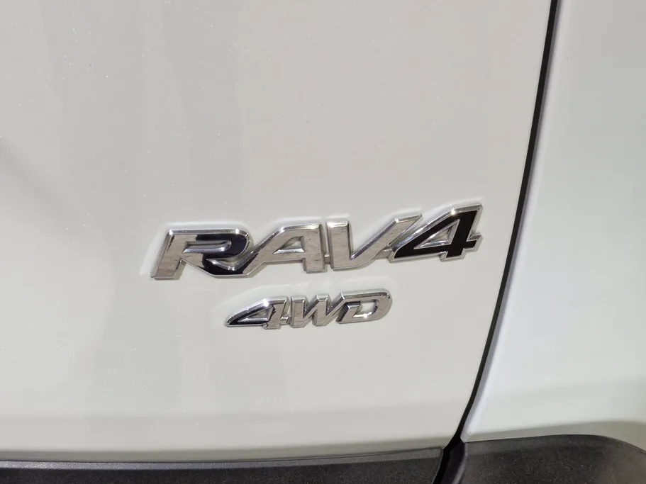 تويوتا راف فور LE 2022 