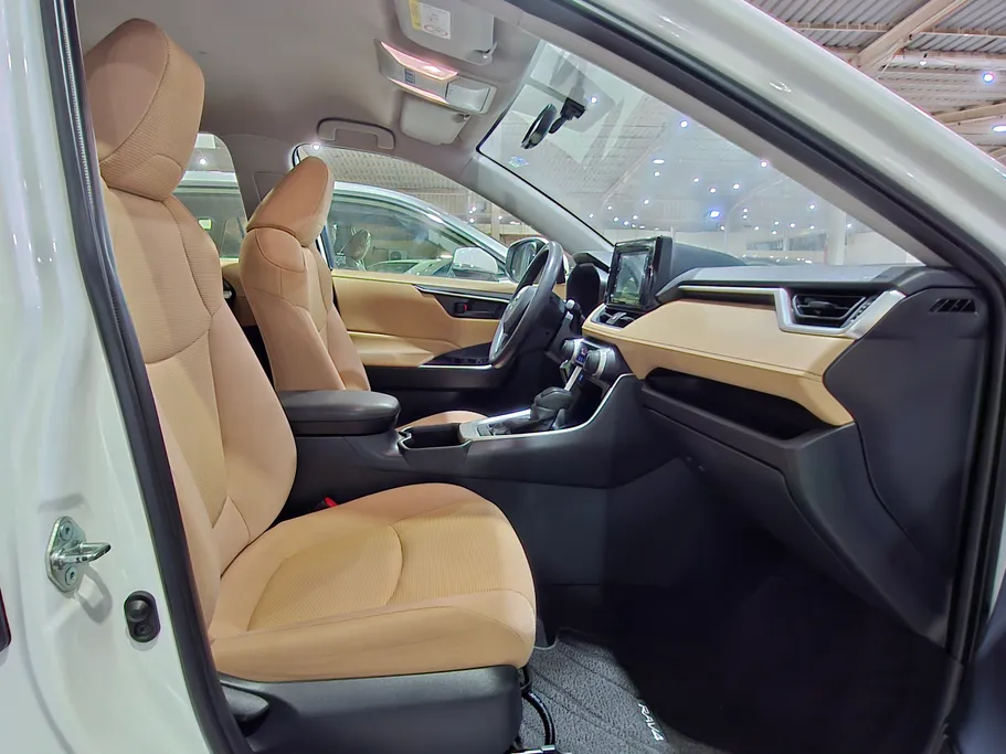 تويوتا راف فور LE 2022 