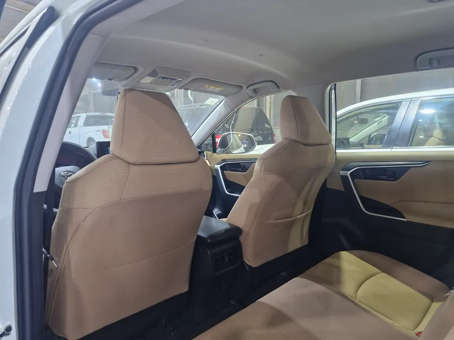 تويوتا راف فور LE 2022 