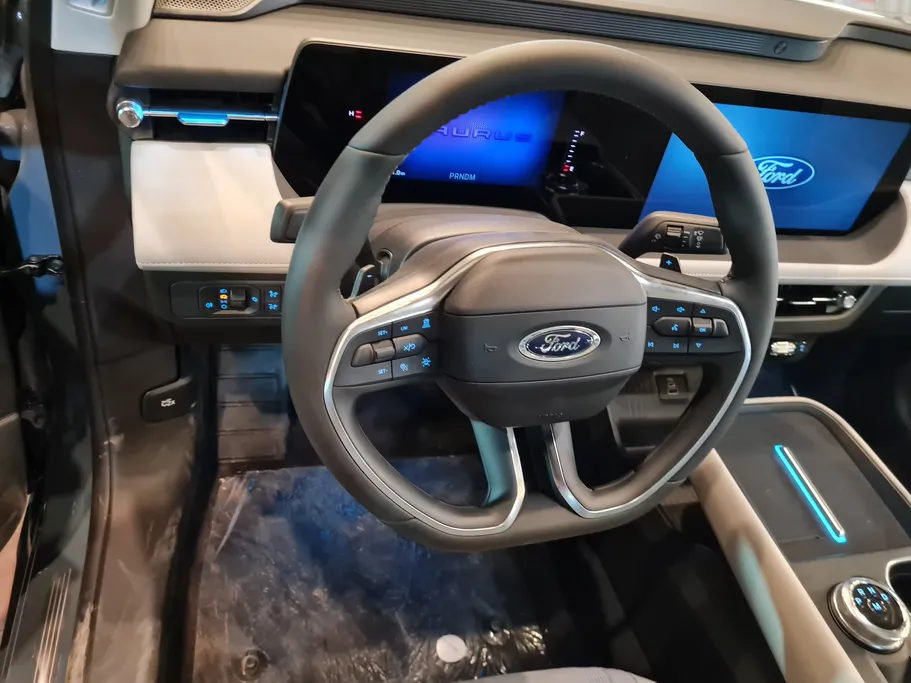 فورد تورس تيتانيوم الإصدار الجديد 2026 