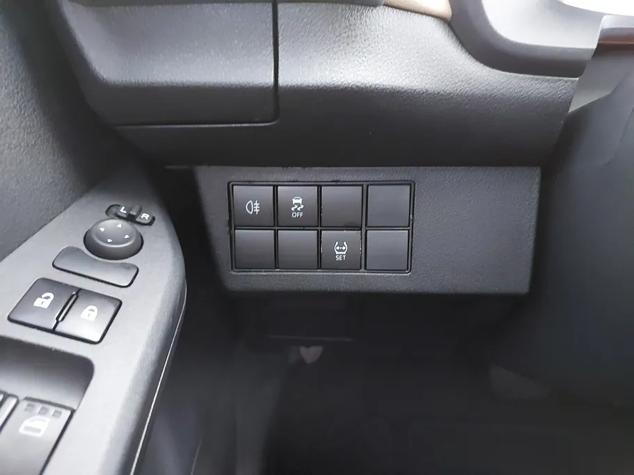 تويوتا يارس Y 2023 