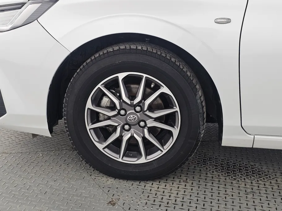 2023 Toyota Yaris  Y 