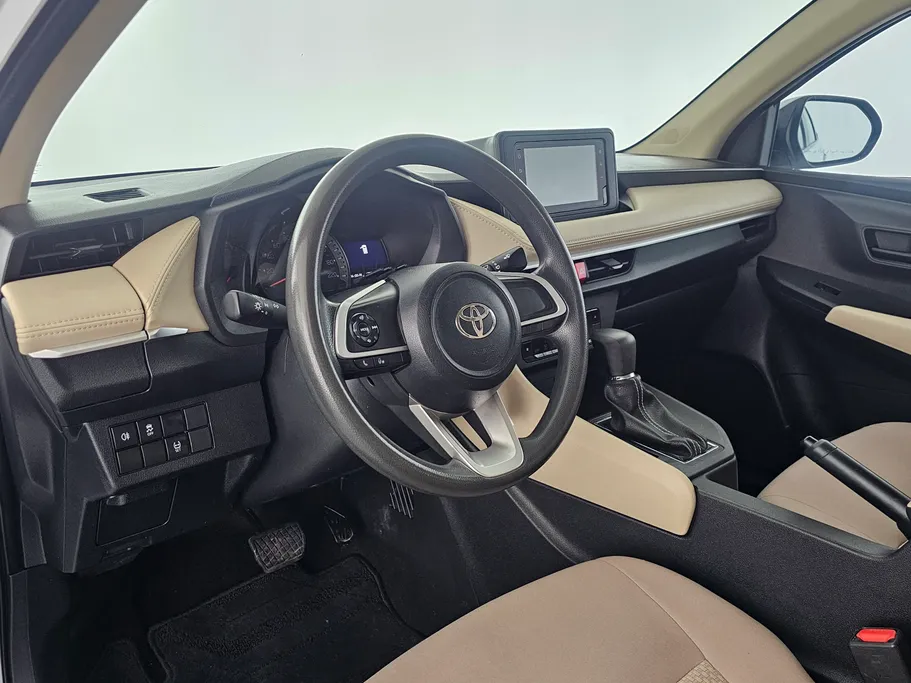 2023 Toyota Yaris  Y 