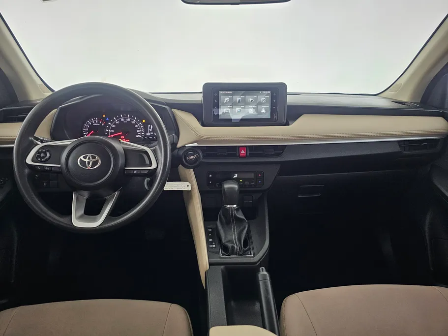 2023 Toyota Yaris  Y 