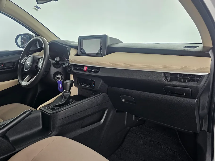 2023 Toyota Yaris  Y 