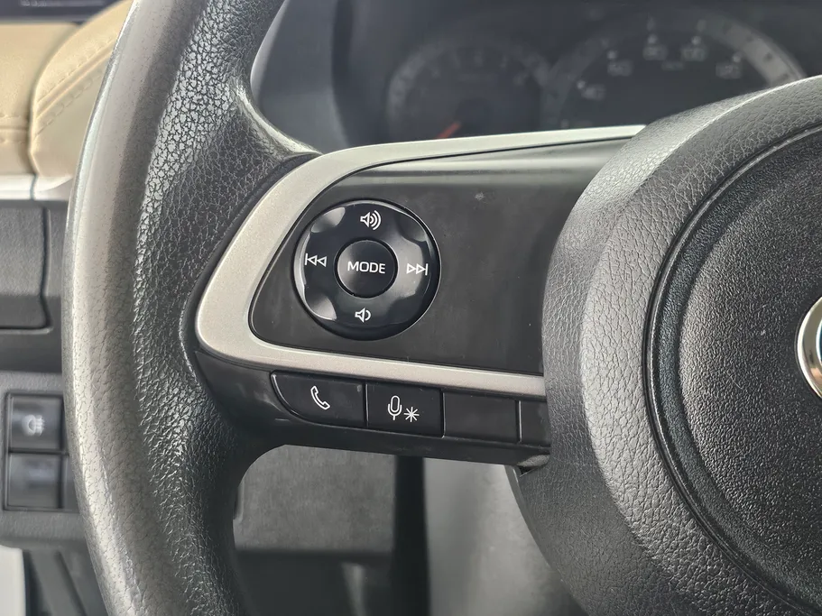 2023 Toyota Yaris  Y 