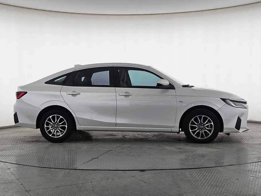 2023 Toyota Yaris  Y 