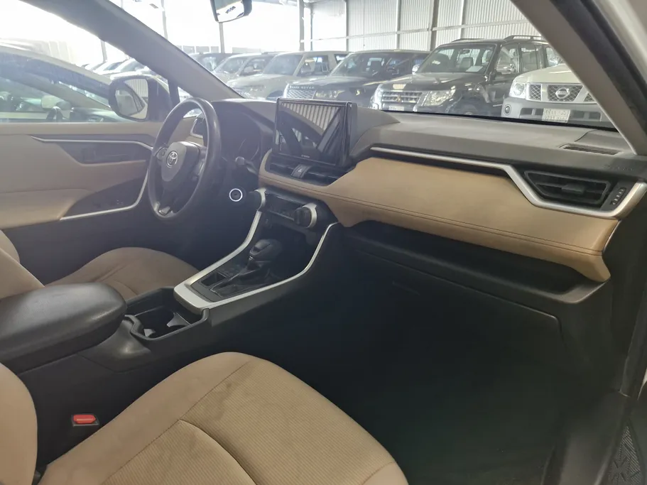 تويوتا راف فور LE 2019 